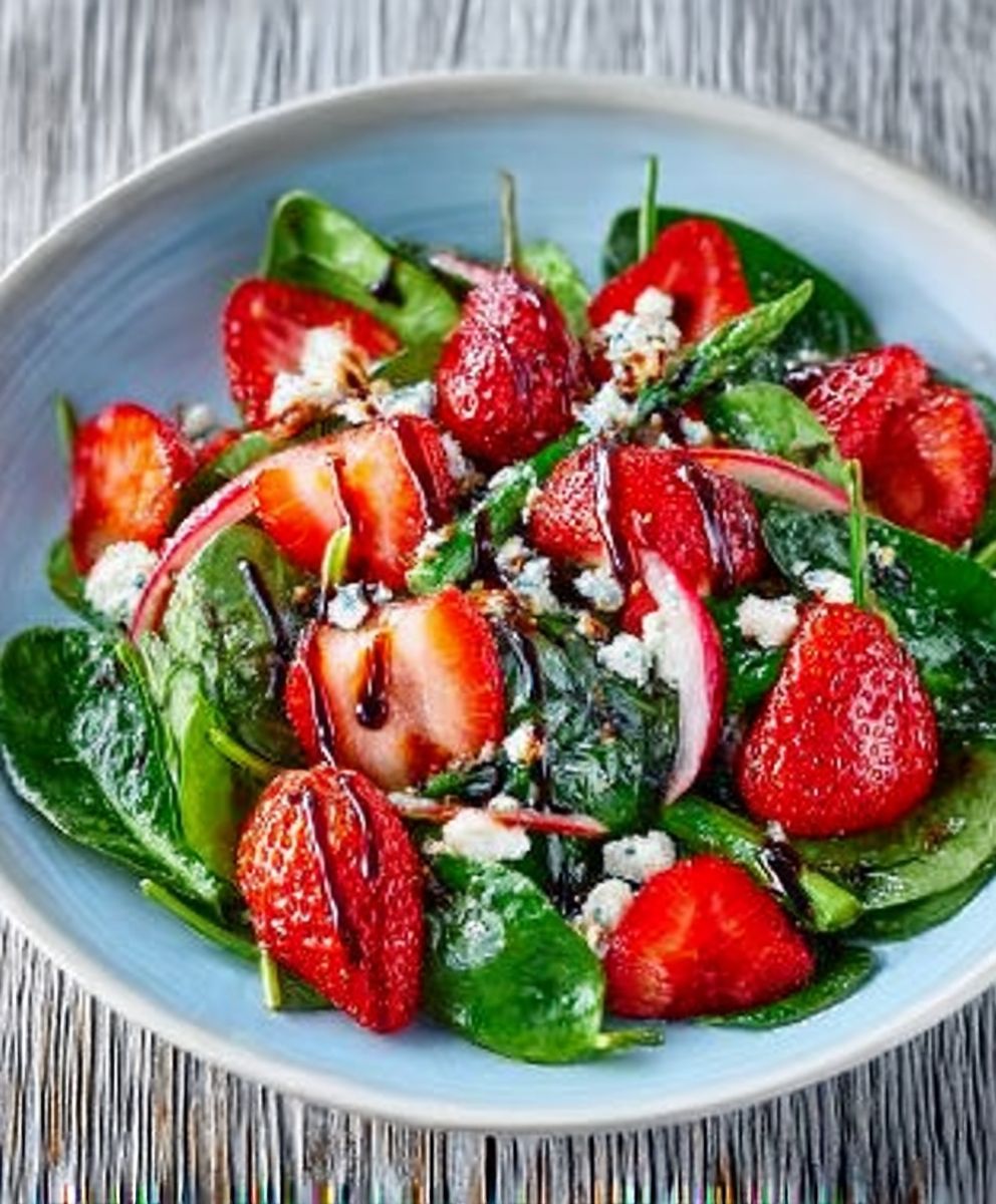 Köstliches Spinat-Erdbeer-Salatrezept mit Balsamico-Dressing image 2